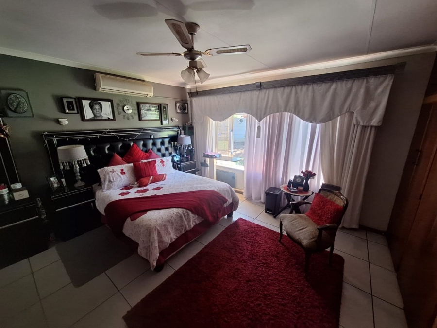 4 Bedroom Property for Sale in Pellissier Free State